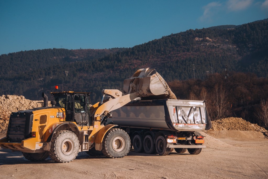 Gruppo Tronca, la cava di Ofena e il nuovo logo per sostenere la&nbsp;crescita